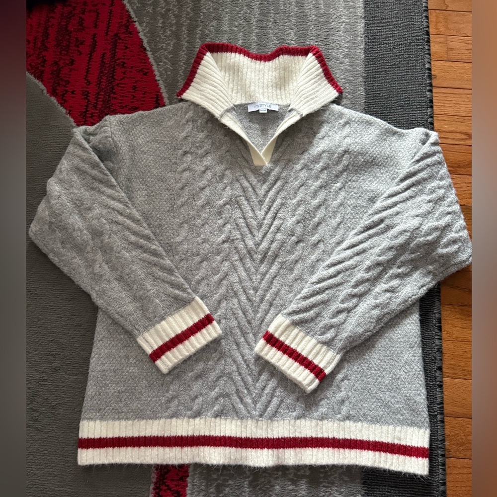 Elegant Gray Sweater with Red and Cream Accents
